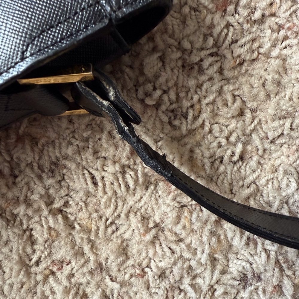 Yves Saint Laurent Black Leather Shoulder Bag - Picture 8 of 9